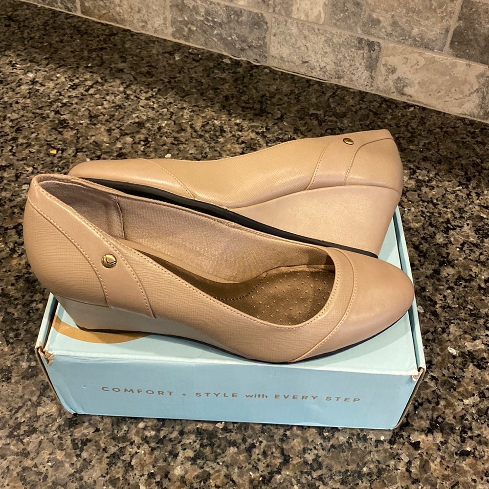 Womens taupe wedge dress shoes